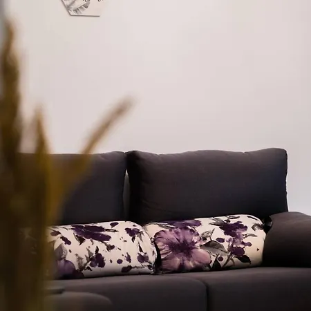 Smiling- Private Parking, Smart Tv & Xbox For Fun