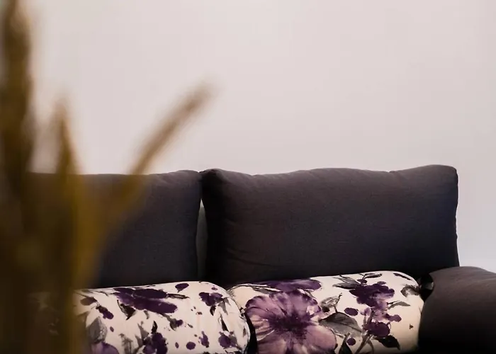 Smiling- Private Parking, Smart Tv & Xbox For Fun